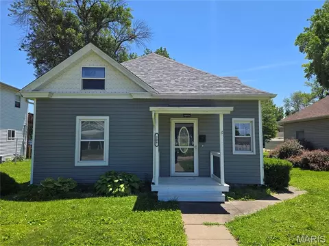 208 Elm St, Gillespie, IL 62033