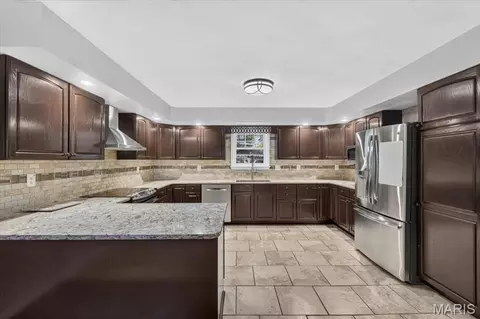 Kitchen - 101 Polo Run, Waterloo, IL 62298 photo 3 of 4