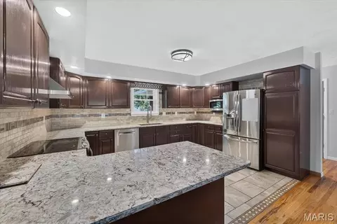 Kitchen - 101 Polo Run, Waterloo, IL 62298 photo 2 of 4