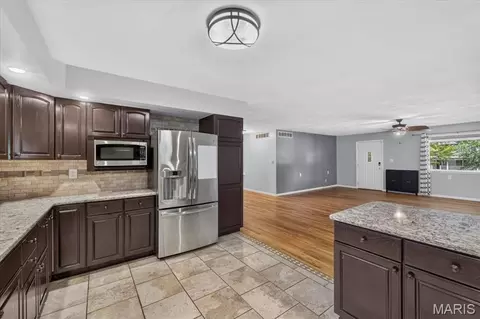 Kitchen - 101 Polo Run, Waterloo, IL 62298 photo 4 of 4