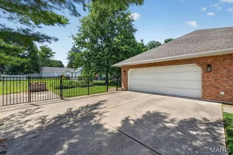 Exterior - 101 Polo Run, Waterloo, IL 62298 photo 3 of 5