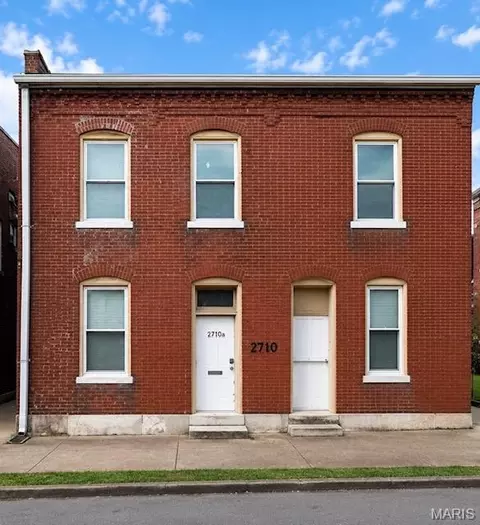 2710 Chippewa St, Saint Louis, MO 63118