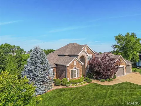 1 Stonebridge Pl, Saint Charles, MO 63301