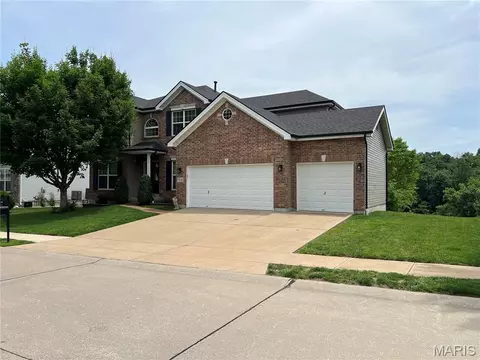 7928 Pinetop Dr, Saint Louis, MO 63129