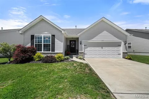 1713 Westlake Cir, Pacific, MO 63069