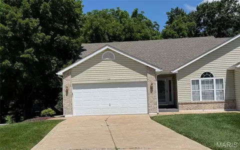 520 Woodview Meadows Ct, Wentzville, MO 63385