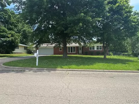 2020 Highland St, Lebanon, MO 65536