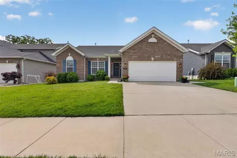 1742 Ridgeway Trl, Fenton, MO 63026