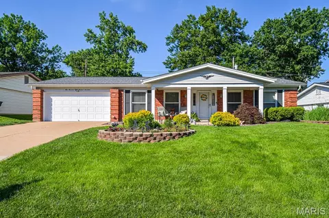 4817 Bankfield Ct, Saint Louis, MO 63128