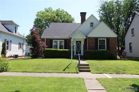 1817 Zschokke St, Highland, IL 62249
