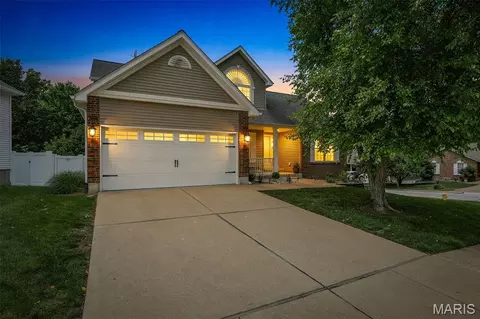 601 Winter Hill Cir, Fenton, MO 63026