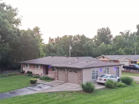1227 Trampe Ave, Saint Louis, MO 63138