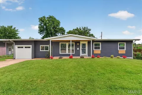 245 Humes Ln, Florissant, MO 63031