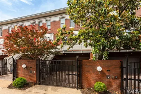 10 Portland Ct, Saint Louis, MO 63108