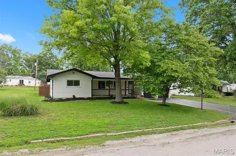 241 Sunset Dr, Belleville, IL 62223