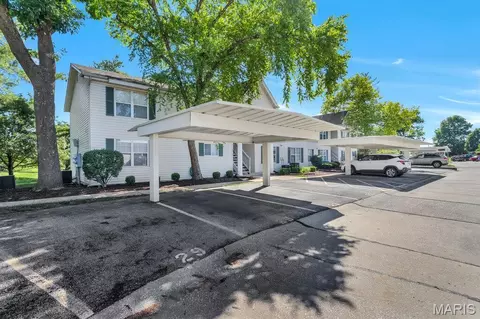 27 Sugarwood Ct #1, Saint Peters, MO 63376