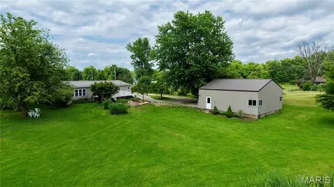 Exterior - 16528 Conrad Rd, Brighton, IL 62012 photo 3 of 5