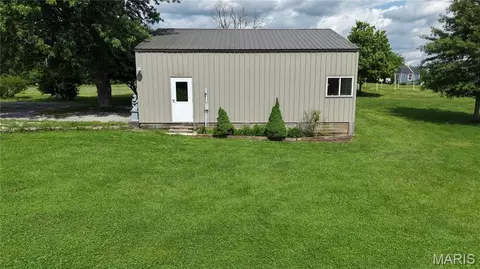 Exterior - 16528 Conrad Rd, Brighton, IL 62012 photo 5 of 5