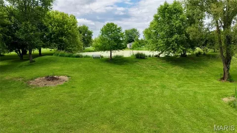 Exterior - 16528 Conrad Rd, Brighton, IL 62012 photo 2 of 5