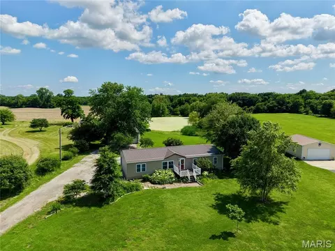 16528 Conrad Rd, Brighton, IL 62012