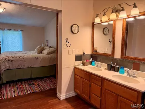 Bath - 16528 Conrad Rd, Brighton, IL 62012 photo 5 of 5