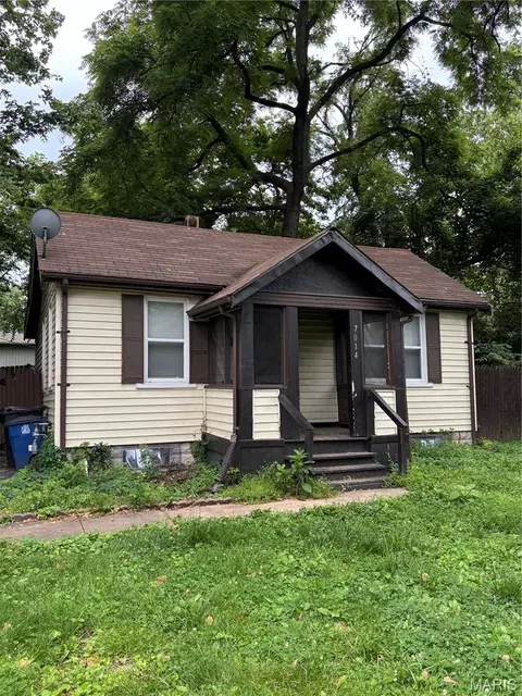 7014 Raymond Ave, University City, MO 63130