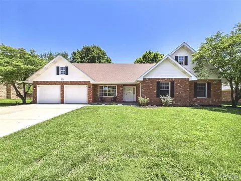 230 Hickory Rdg, Belleville, IL 62223