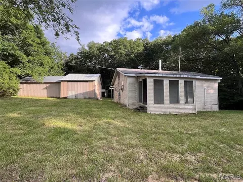 298 Hawkeye Dr, Hawk Point, MO 63349