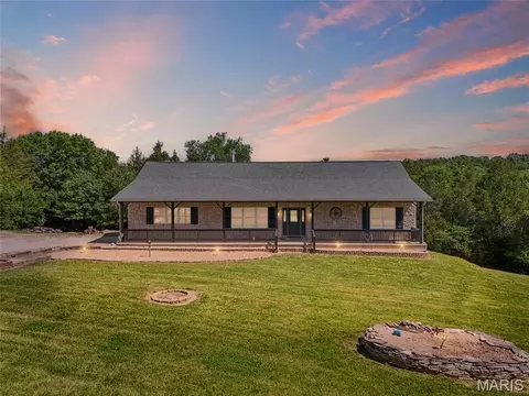 3009 Thompson Rd, De Soto, MO 63020