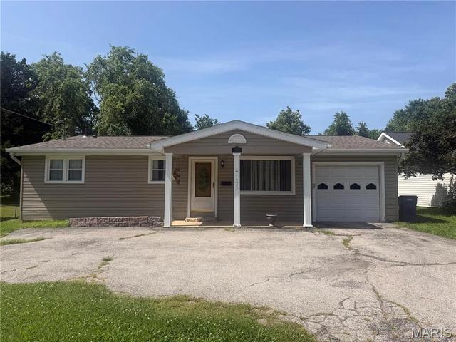 1323 W Congress St, Pacific, MO 63069
