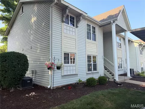 628 Sugar Trail Ct #1, Saint Peters, MO 63376