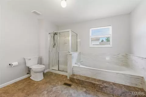 Bath - 406 Winter Wind Dr, O'fallon, MO 63366 photo 3 of 5