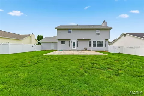Exterior - 406 Winter Wind Dr, O'fallon, MO 63366 photo 6 of 7