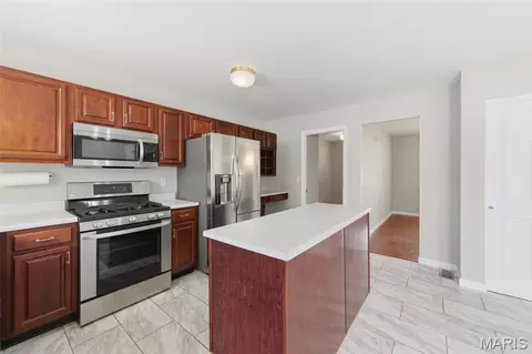 Kitchen - 406 Winter Wind Dr, O'fallon, MO 63366 photo 6 of 6