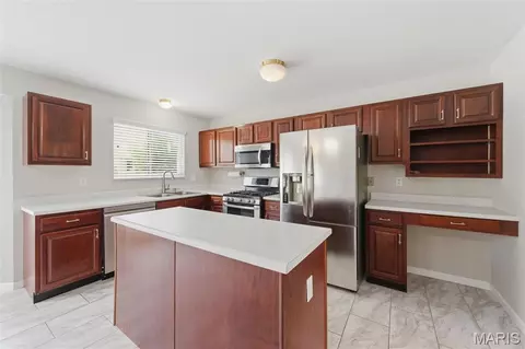 Kitchen - 406 Winter Wind Dr, O'fallon, MO 63366 photo 3 of 6