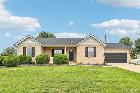 409 Hartman Ln, Waterloo, IL 62298