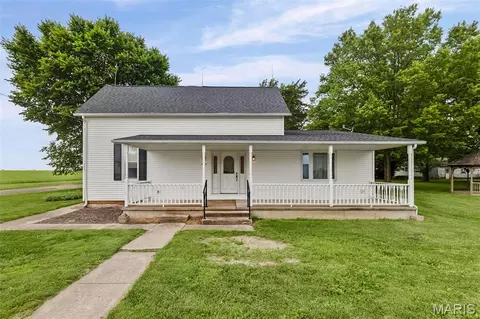 809 S Front St, Okawville, IL 62271