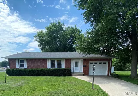 1103 E Washington Ave, Greenville, IL 62246