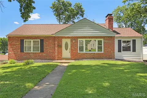 7025 Greenholly Dr, Affton, MO 63123