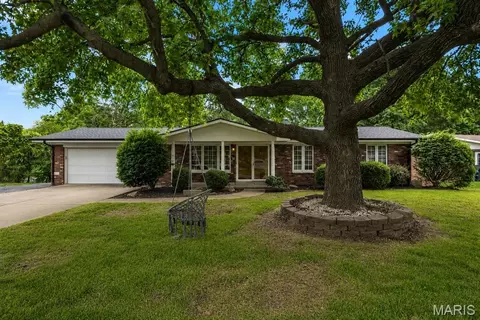 25 Westbury Dr, Belleville, IL 62226