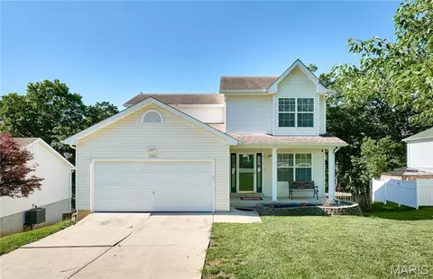 698 Walnut Rdg, Fenton, MO 63026