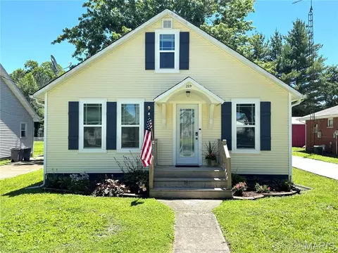 209 S Mcelroy St, Raymond, IL 62560