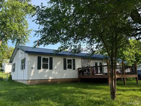 101 Thompson St #A, Iberia, MO 65486