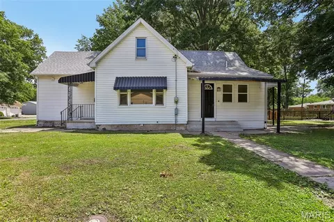 700 E 1st South St, Mount Olive, IL 62069