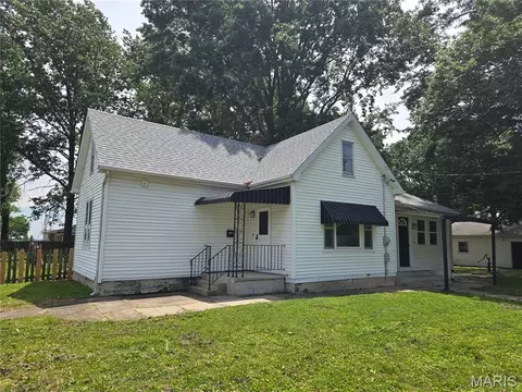 700 E 1st South St, Mount Olive, IL 62069