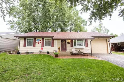 612 W Nixon Dr, O'fallon, IL 62269