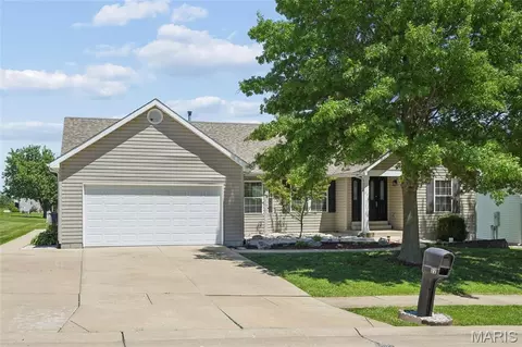 22 Moonlight Ct, Wentzville, MO 63385
