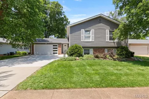 303 Oakfield Dr, Ballwin, MO 63021