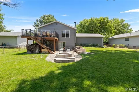 Exterior - 303 Oakfield Dr, Ballwin, MO 63021 photo 4 of 7