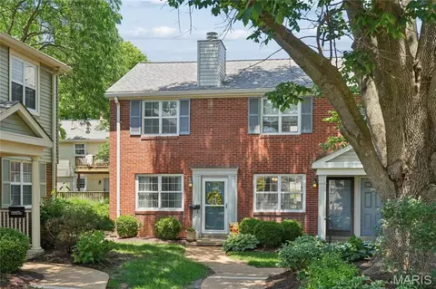 8869 Flamingo Ct, Saint Louis, MO 63144